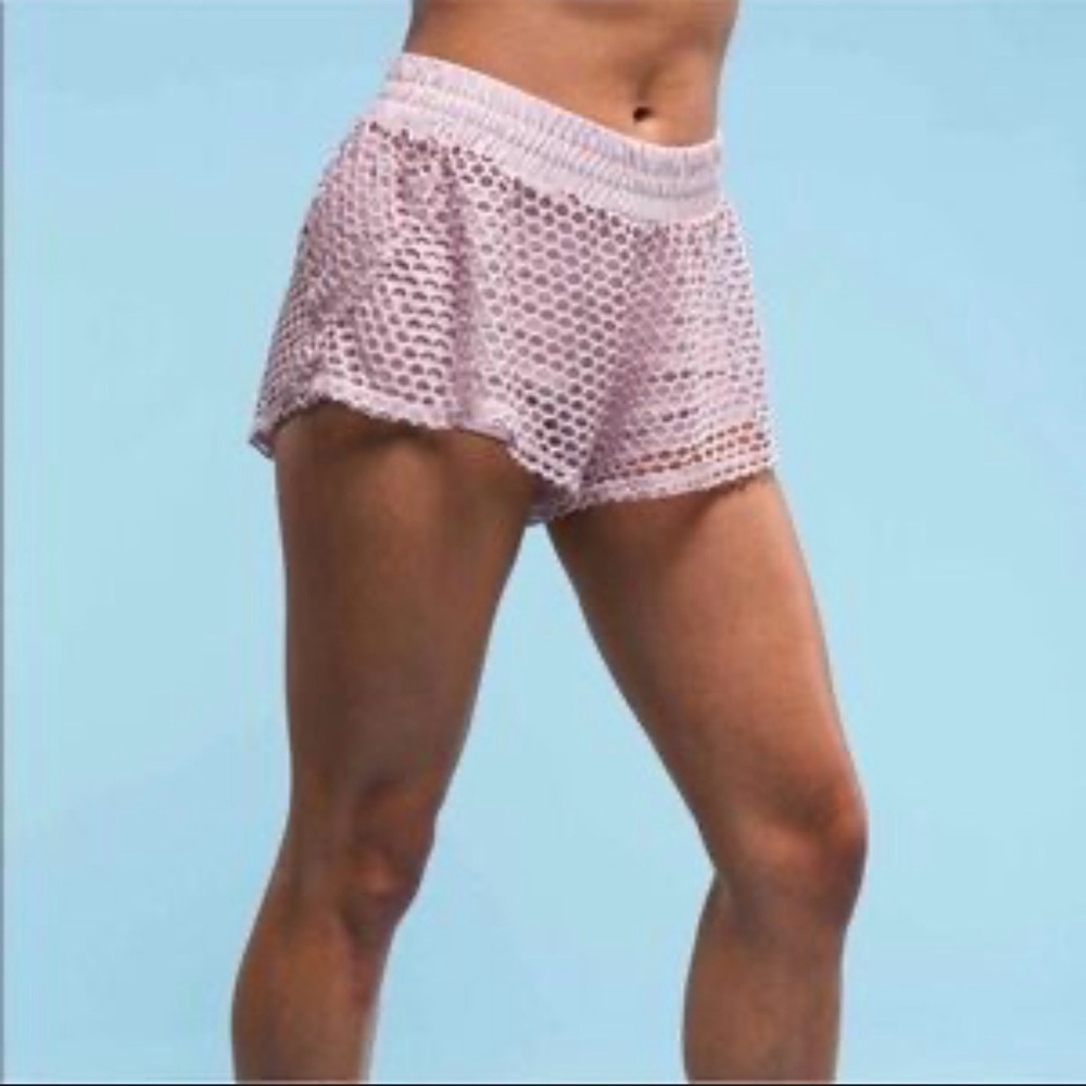 POPFLEX Active "Secret" run short a mesh overlay and built-in liners. Size 4